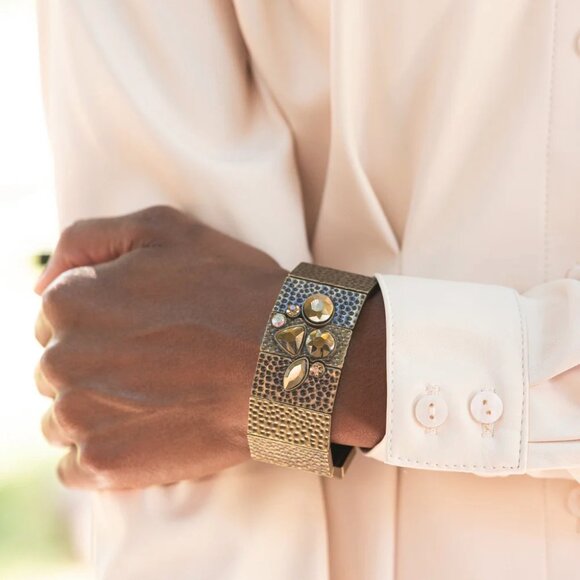 Paparazzi Jewelry Accessories - Flickering Fortune - Brass Bracelet - Vintage - Picture 1 of 6